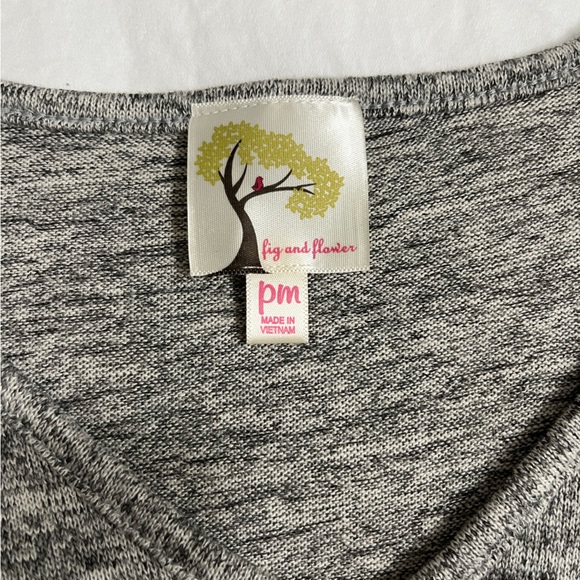 Fig and Flower Boho Embroidered Bell Sleeve Top Gray Womens PM - Picture 4 of 9